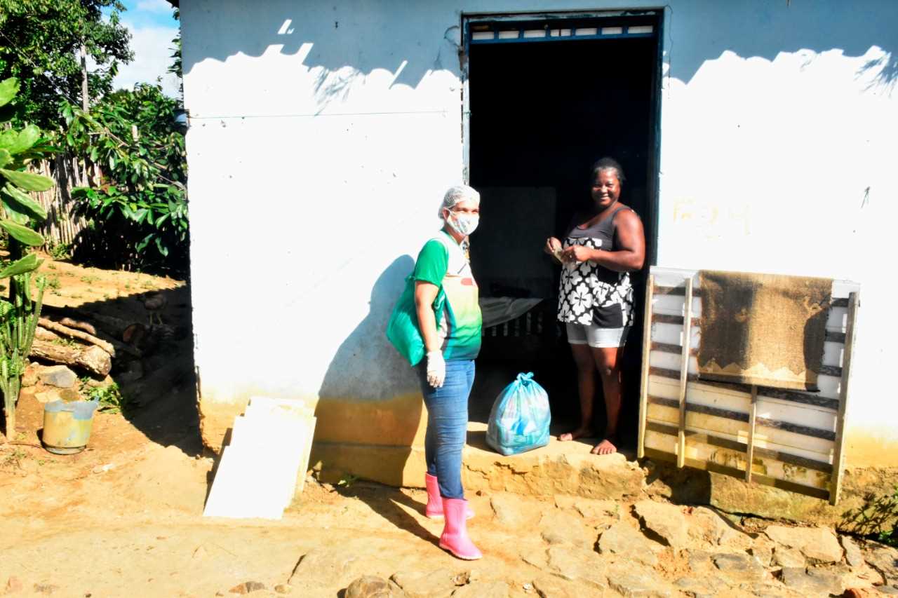 Camacã: Famílias do Assentamento Nova Ipiranga recebem cesta básicas e máscaras